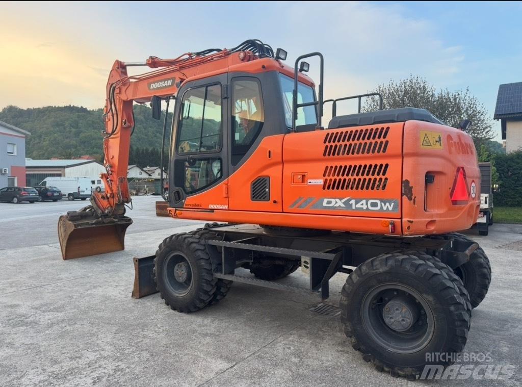 Doosan DX 140 W Koparki kołowe