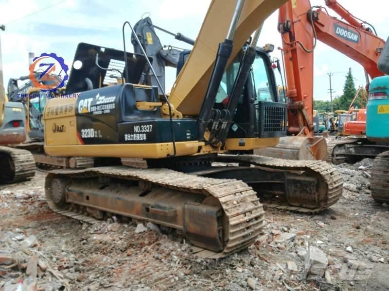 CAT 323 D L Koparki gąsienicowe