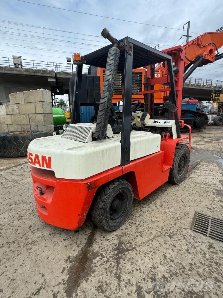 Nissan WF03A35U Wózki Diesla