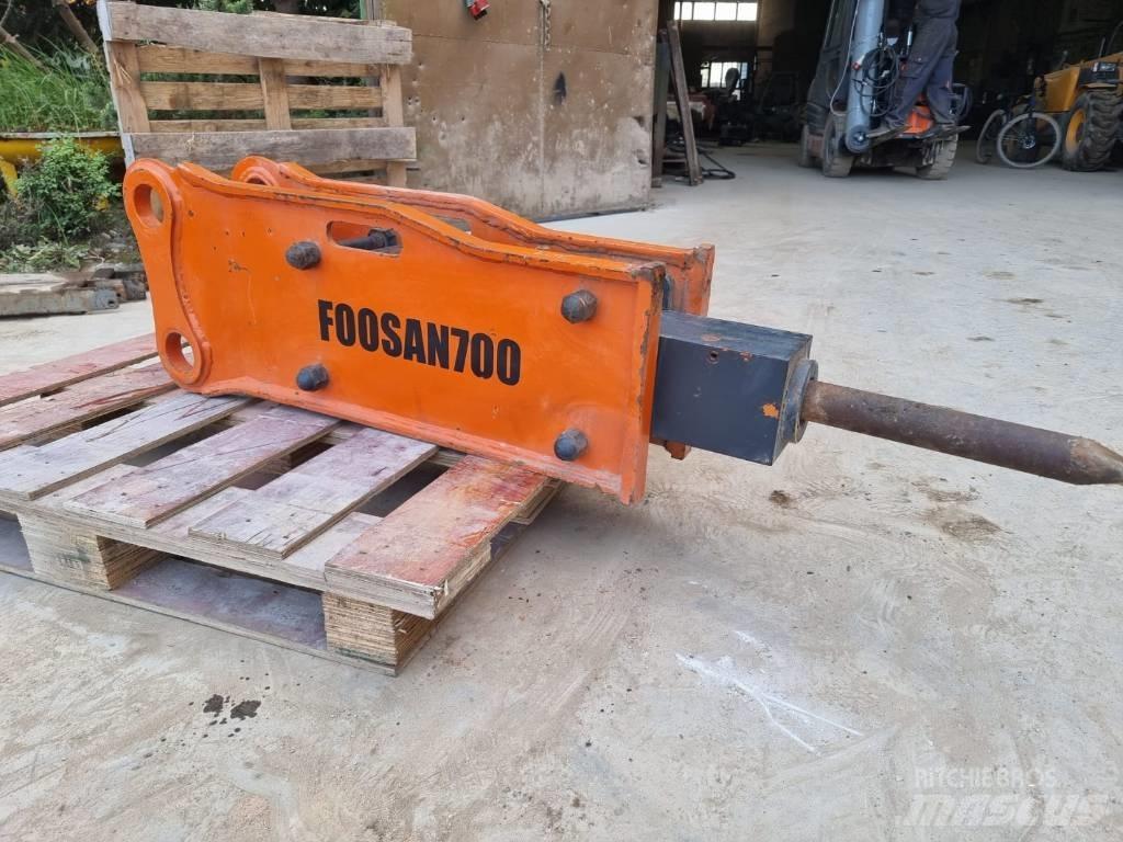  Foosan 700 Młoty hydrauliczne