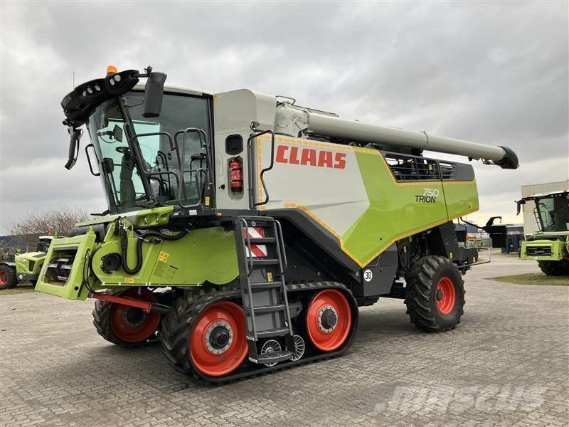 CLAAS TRION 750 TT Kombajny zbożowe