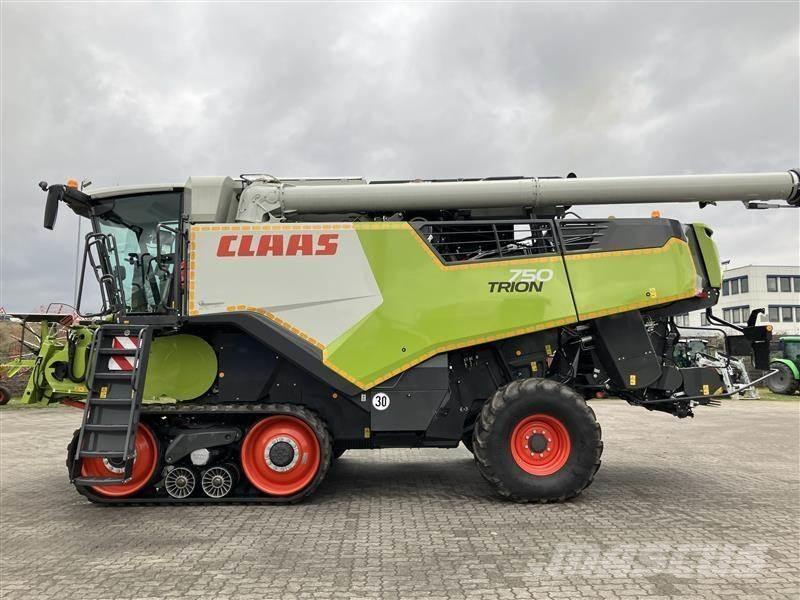 CLAAS TRION 750 TT Kombajny zbożowe