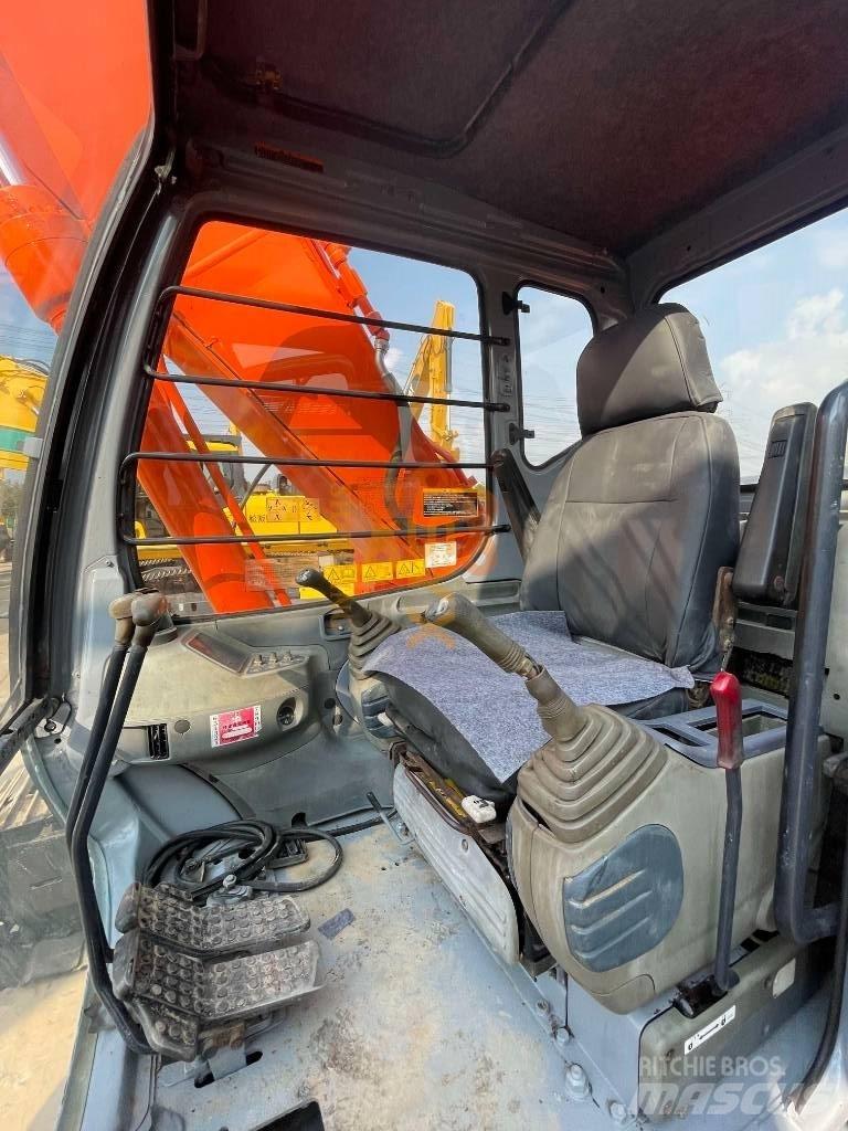 Hitachi EX 200 Koparki gąsienicowe