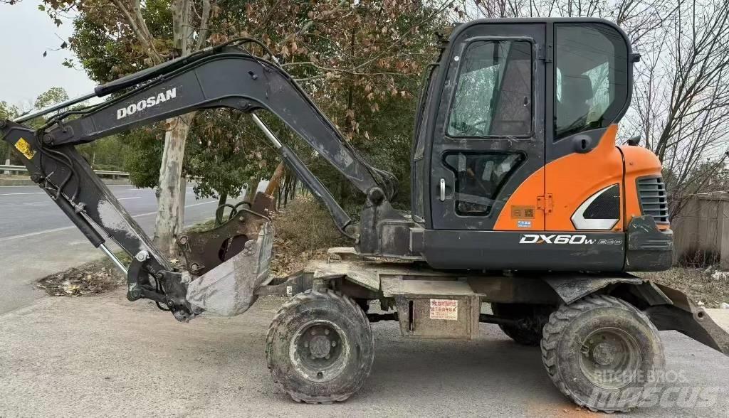 Doosan DX 60 Koparki kołowe