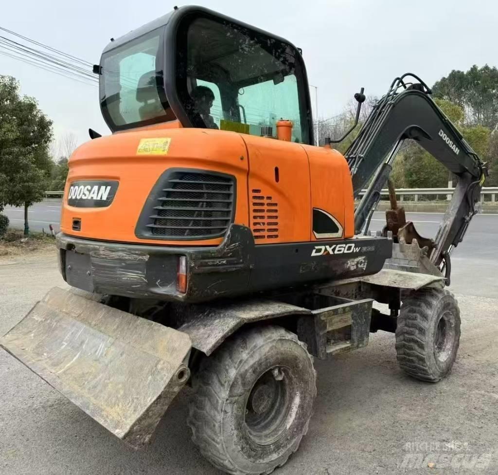 Doosan DX 60 Koparki kołowe