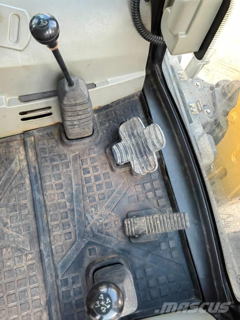 SDLG B877 Koparko-ładowarki