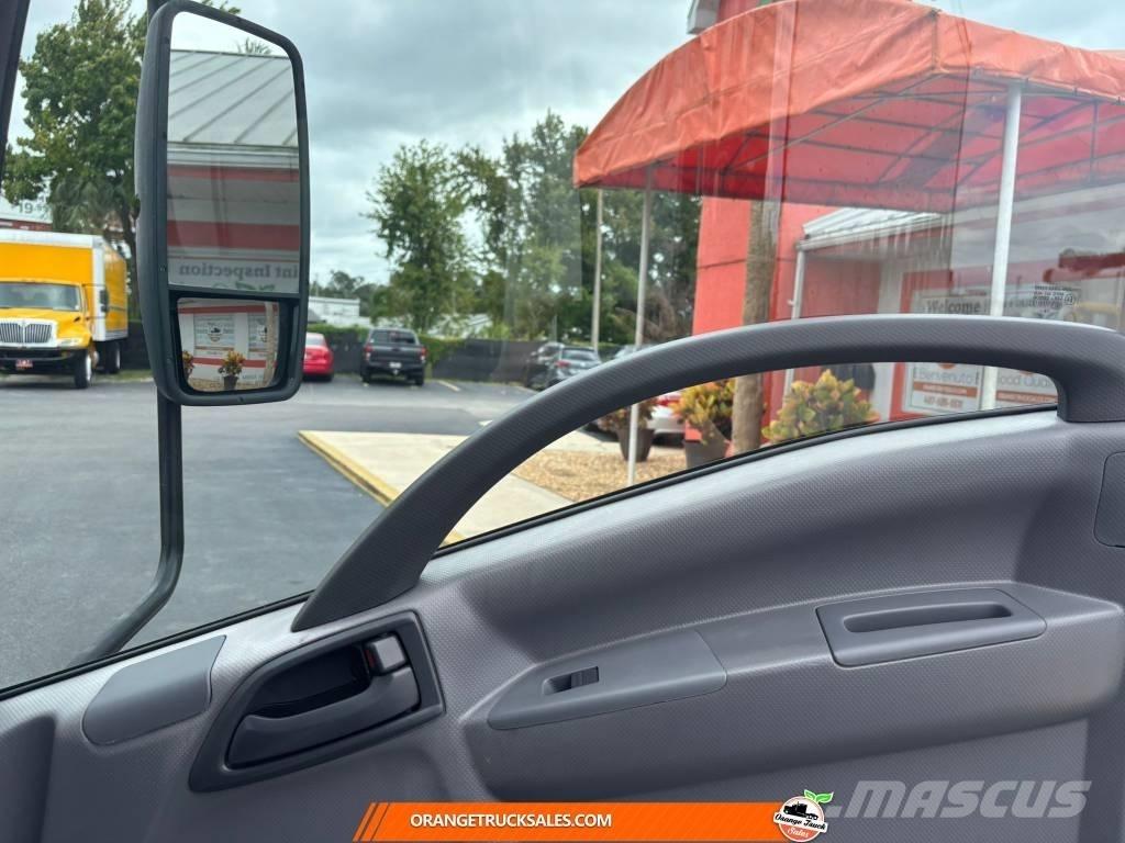 Isuzu NQR Samochody ciężarowe ze skrzynią zamkniętą
