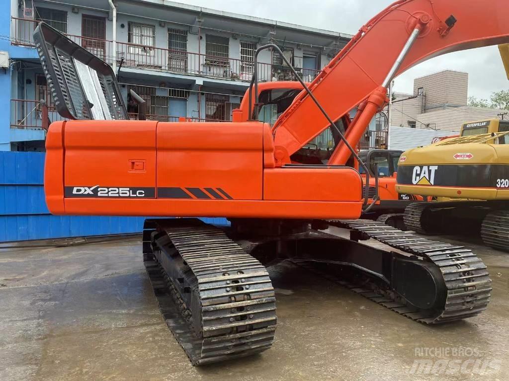 Doosan DX 225 Koparki gąsienicowe