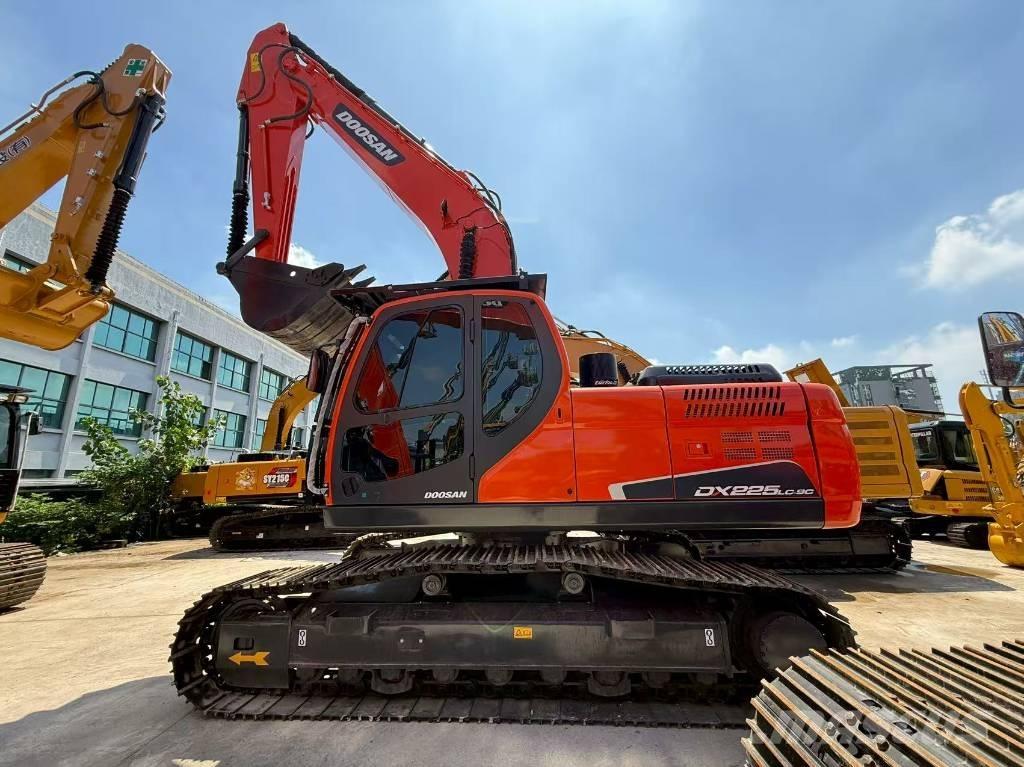 Doosan DX 225 Koparki gąsienicowe