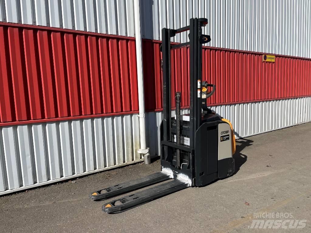 Crown ETi40001,2 Wózki widłowe unoszące z dyszlem