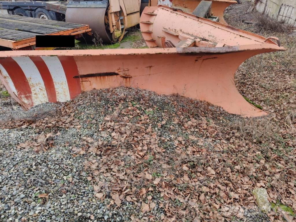 Unimog pług ciężki Lemiesze i pługi śnieżne