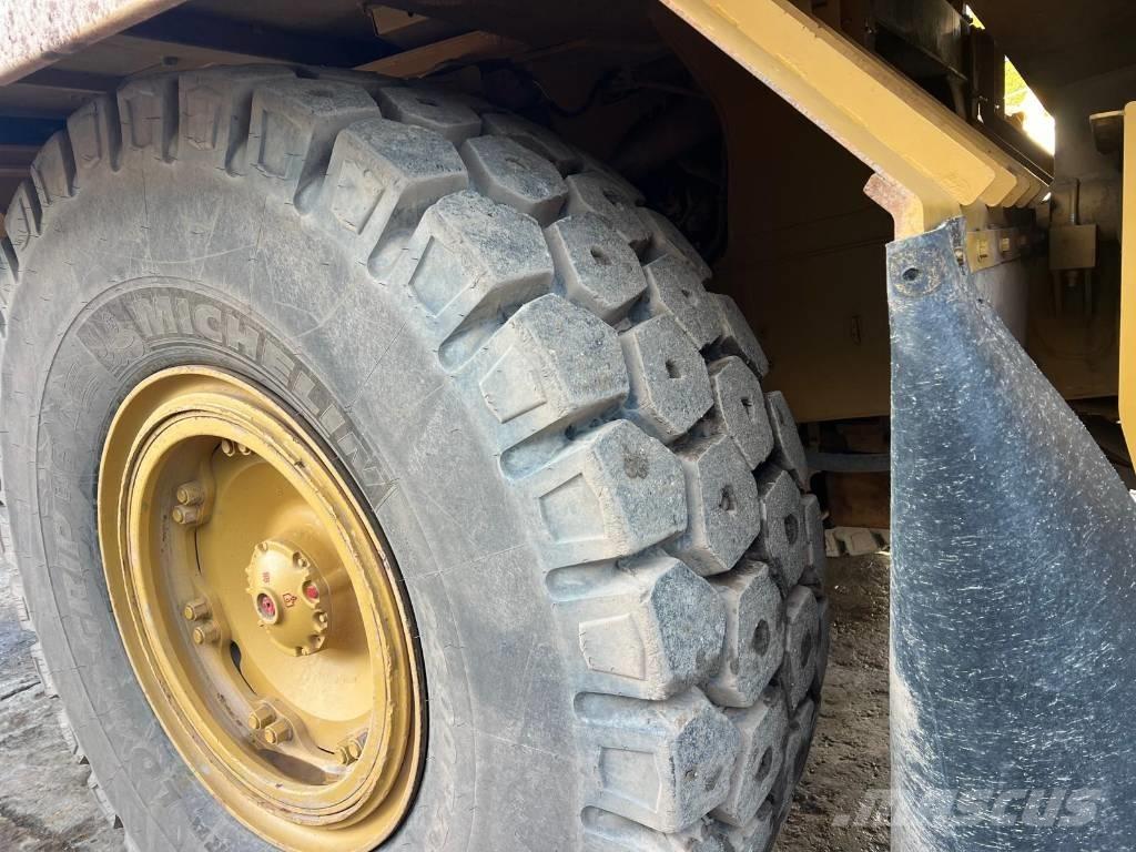 CAT 775 F Wozidła sztywnoramowe