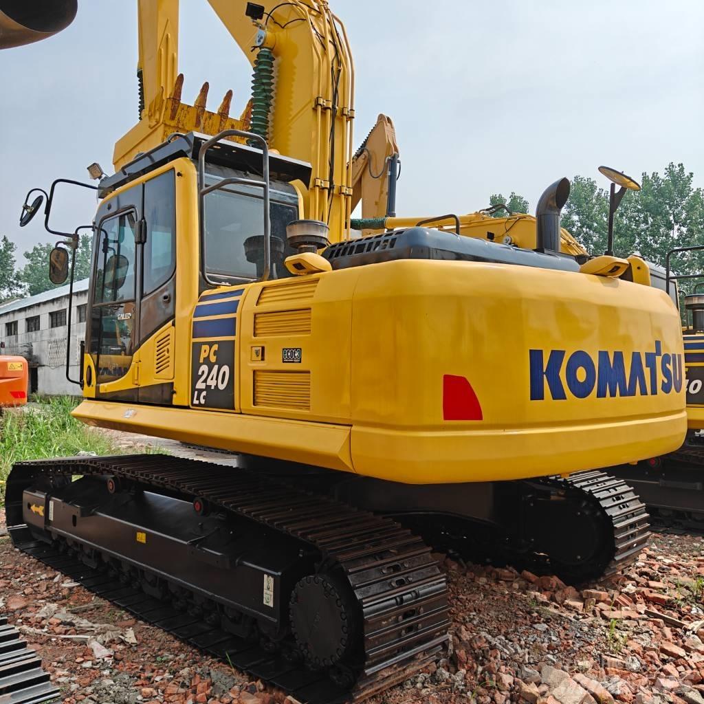 Komatsu 240-8 Koparki gąsienicowe