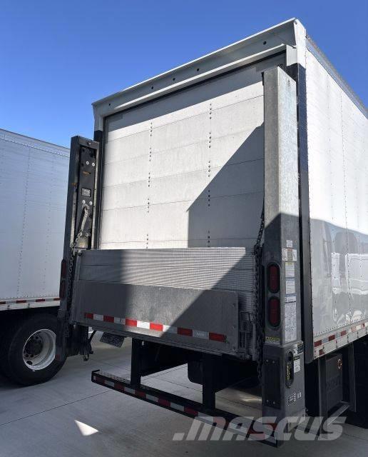 Freightliner M2 Samochody ciężarowe ze skrzynią zamkniętą