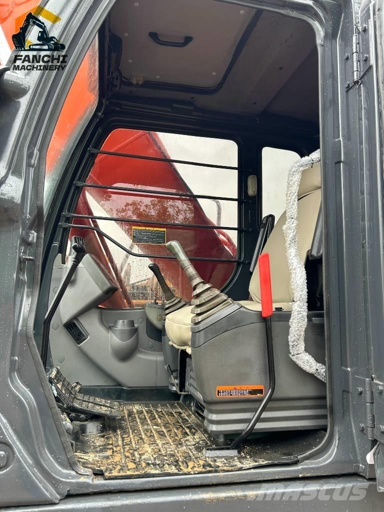 Hitachi 210LC Koparki gąsienicowe