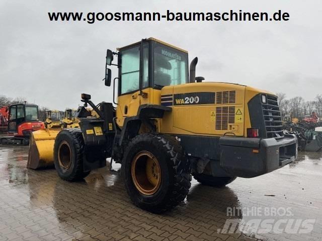 Komatsu WA 200 Ładowarki kołowe