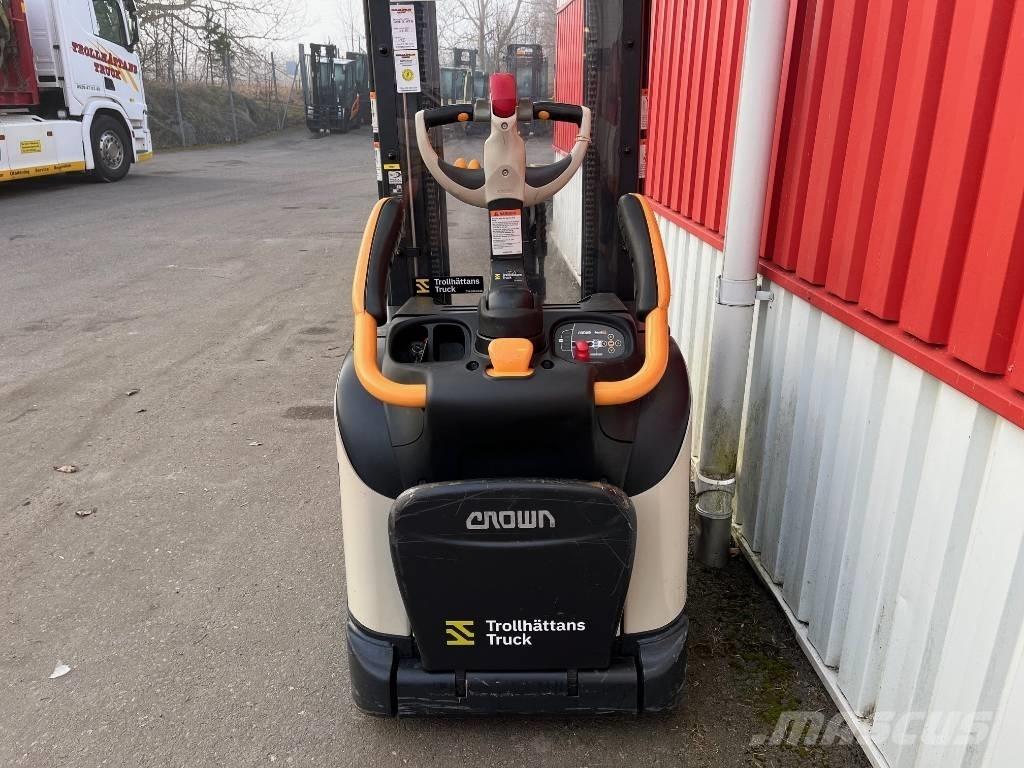 Crown ETi 4000-1.2 Wózki widłowe unoszące z dyszlem