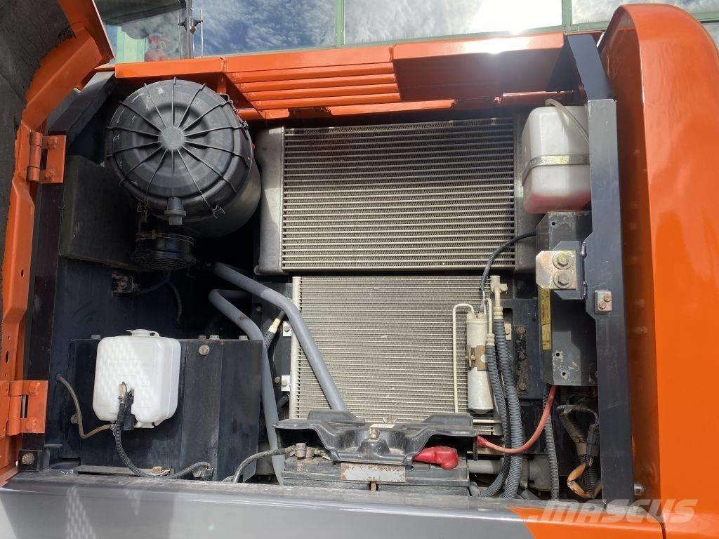 Hitachi ZX 140 W-3 Koparki kołowe
