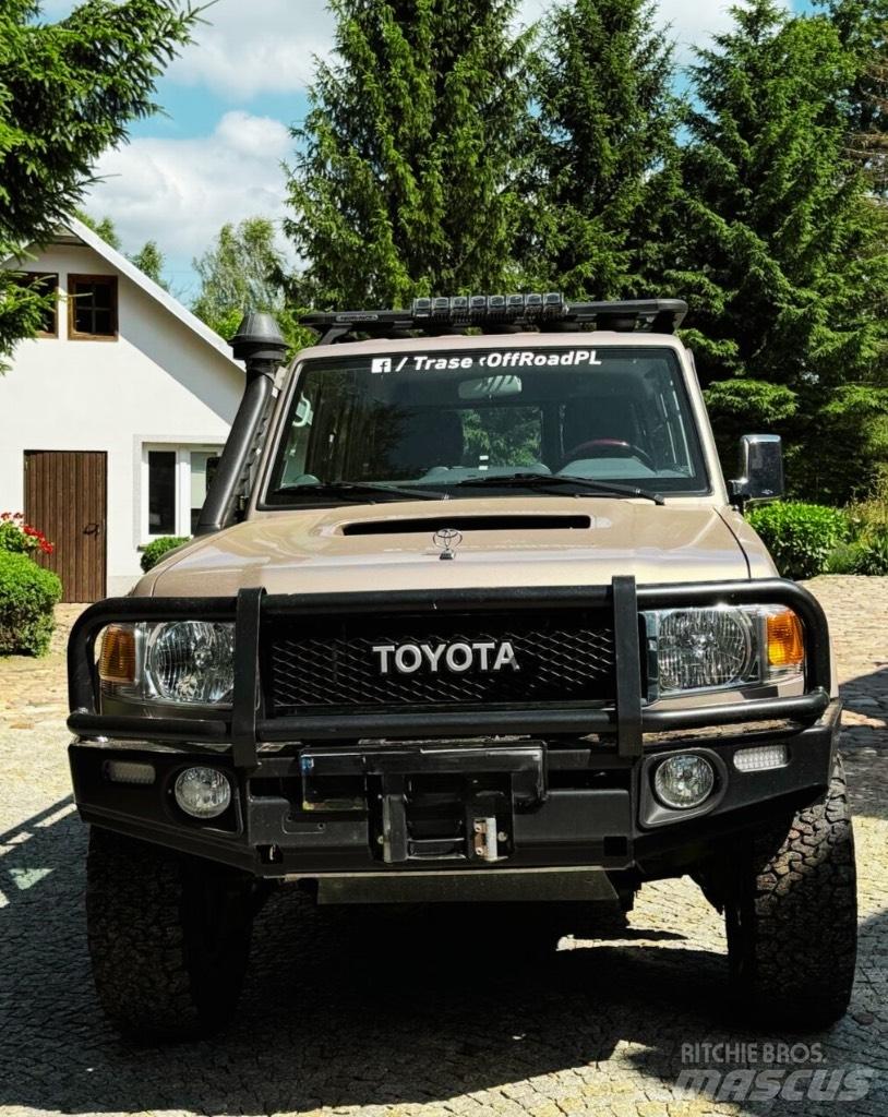 Toyota Landcruiser Pojazdy terenowe