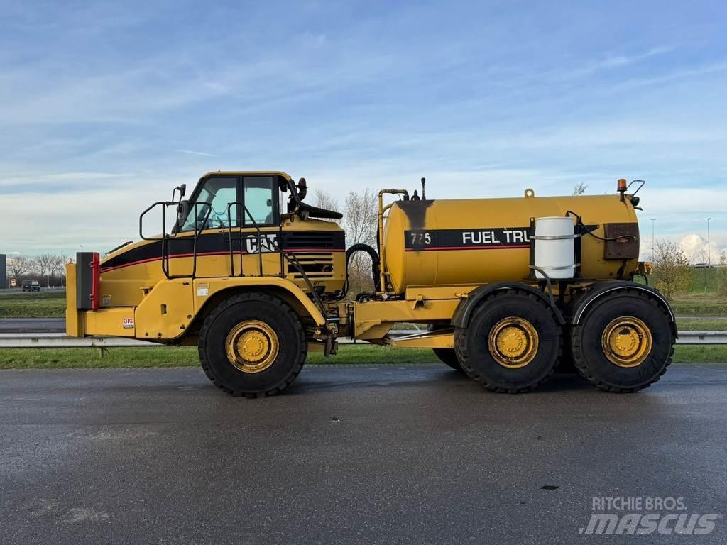 CAT 725 Fuel truck Cysterna