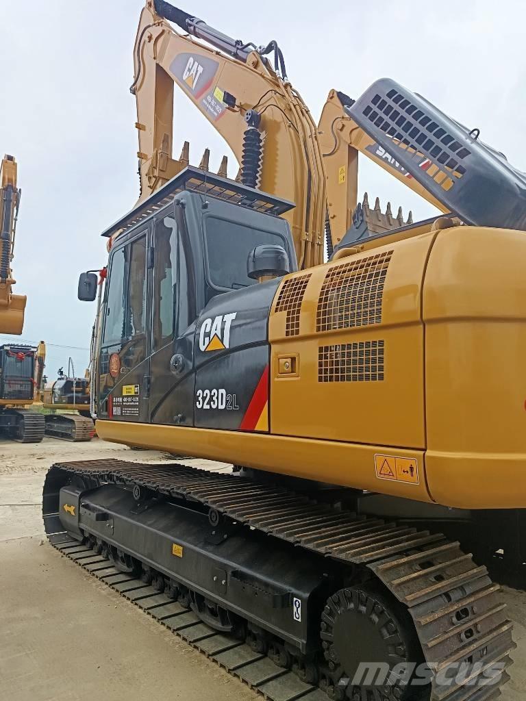 CAT 323 D2L Koparki gąsienicowe