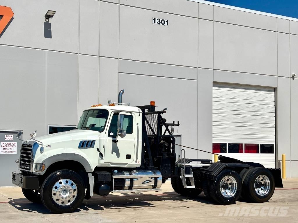 Mack GU713 Samochody ratownicze pomocy drogowej