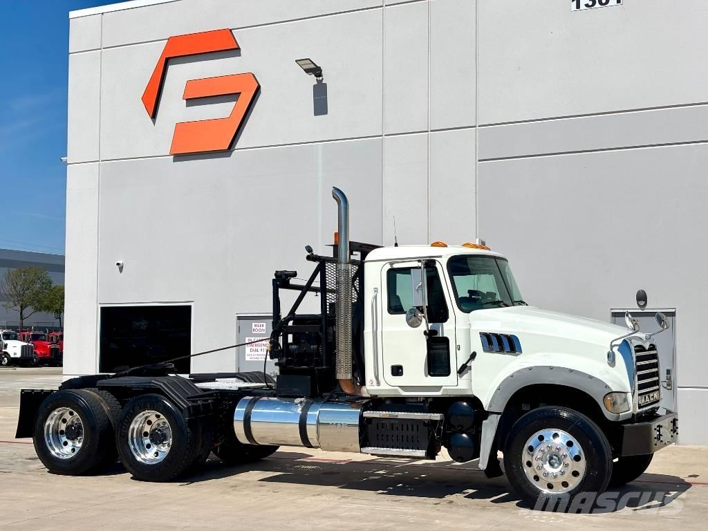 Mack GU713 Samochody ratownicze pomocy drogowej