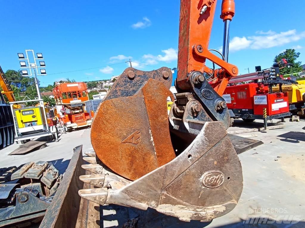 Hitachi ZX 135 US-6 Koparki gąsienicowe