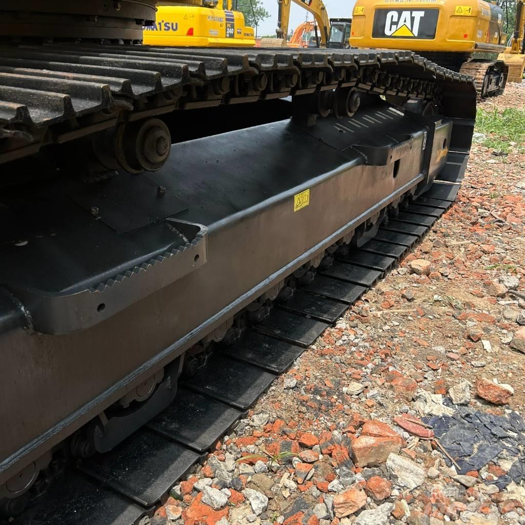 Komatsu 240-8 Koparki gąsienicowe