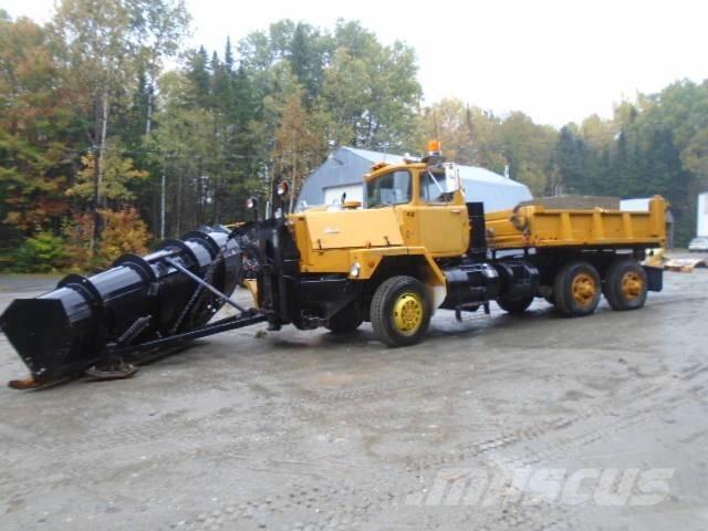 Mack RM 6866 S Lemiesze i pługi śnieżne