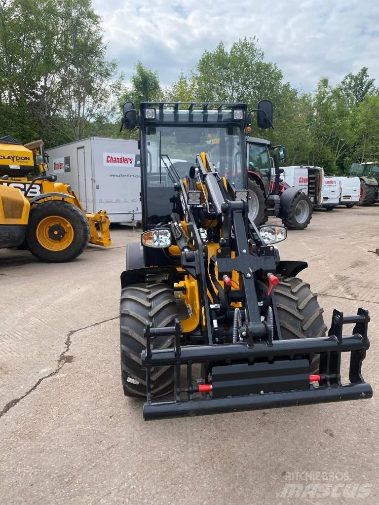 JCB 403 PLUS Ładowarki rolnicze