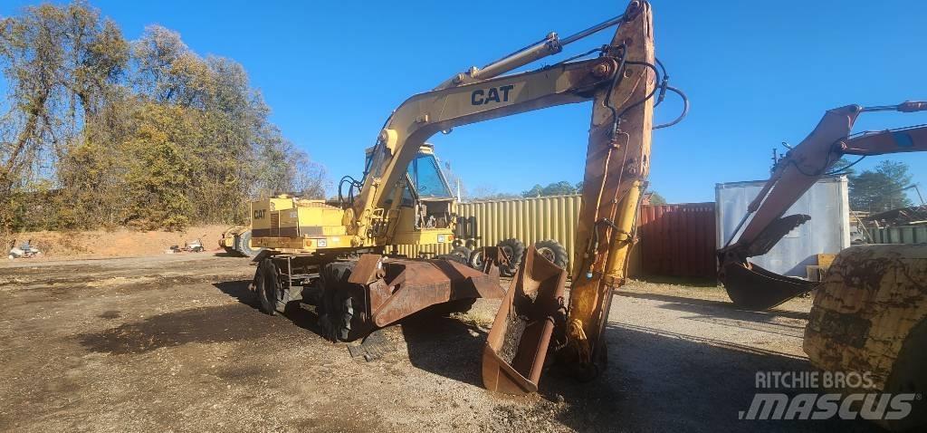 CAT 212 Koparki kołowe
