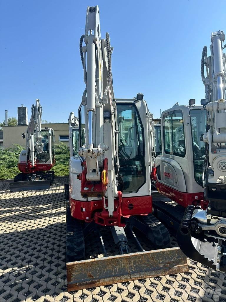 Takeuchi TB325R V1 Minikoparki