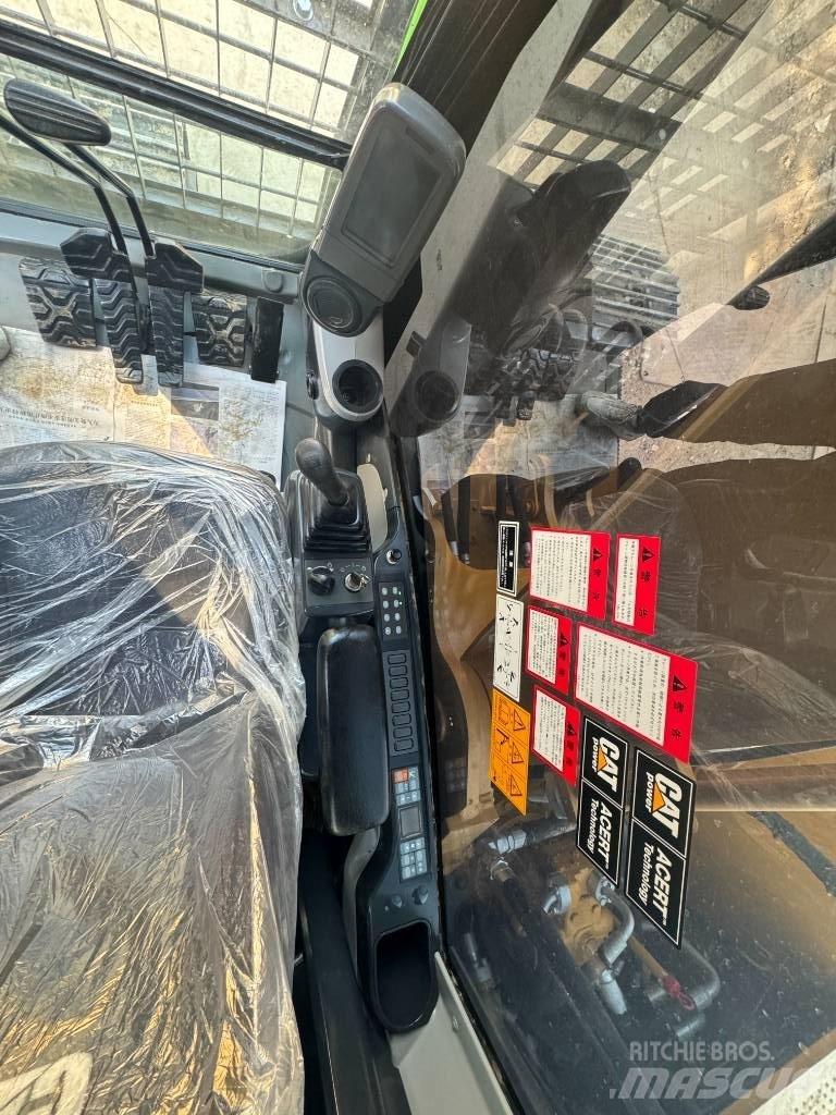 CAT 330 D L Koparki gąsienicowe