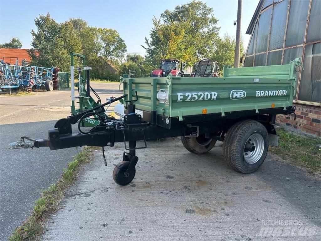 Brantner E 2520 Przyczepy do przewozu słomy w belach