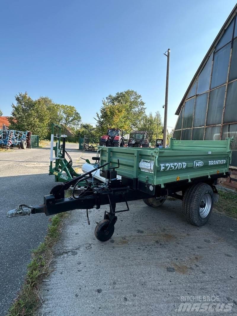 Brantner E 2520 Przyczepy do przewozu słomy w belach