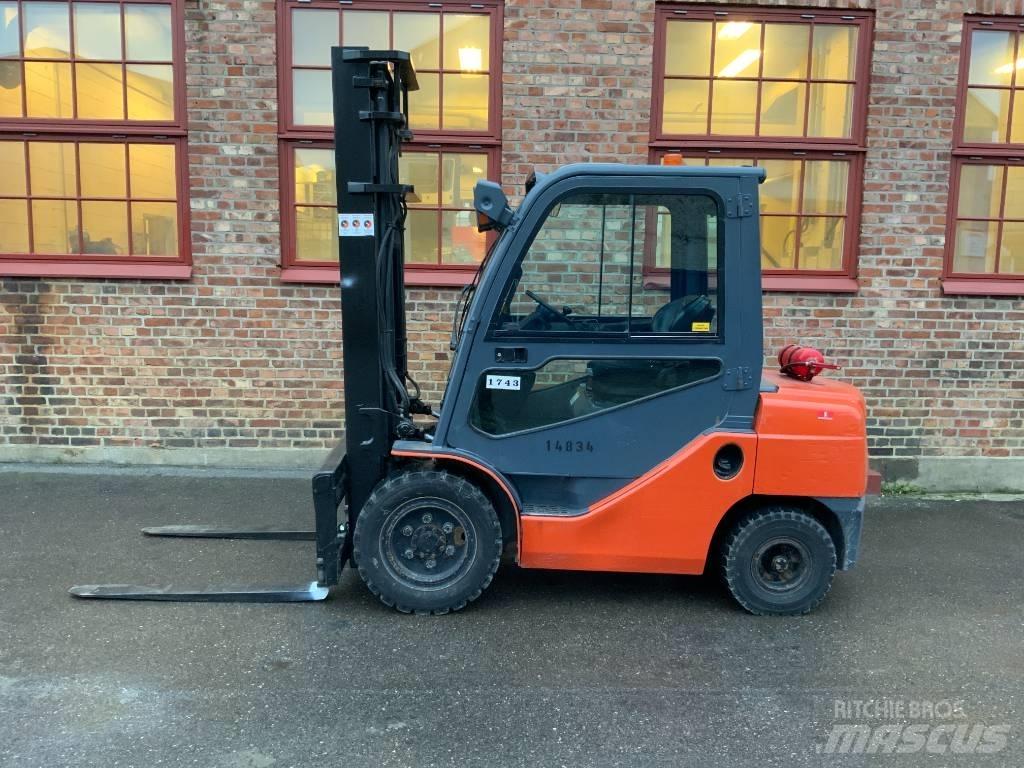 Toyota 02-8 FD F 30 Wózki Diesla
