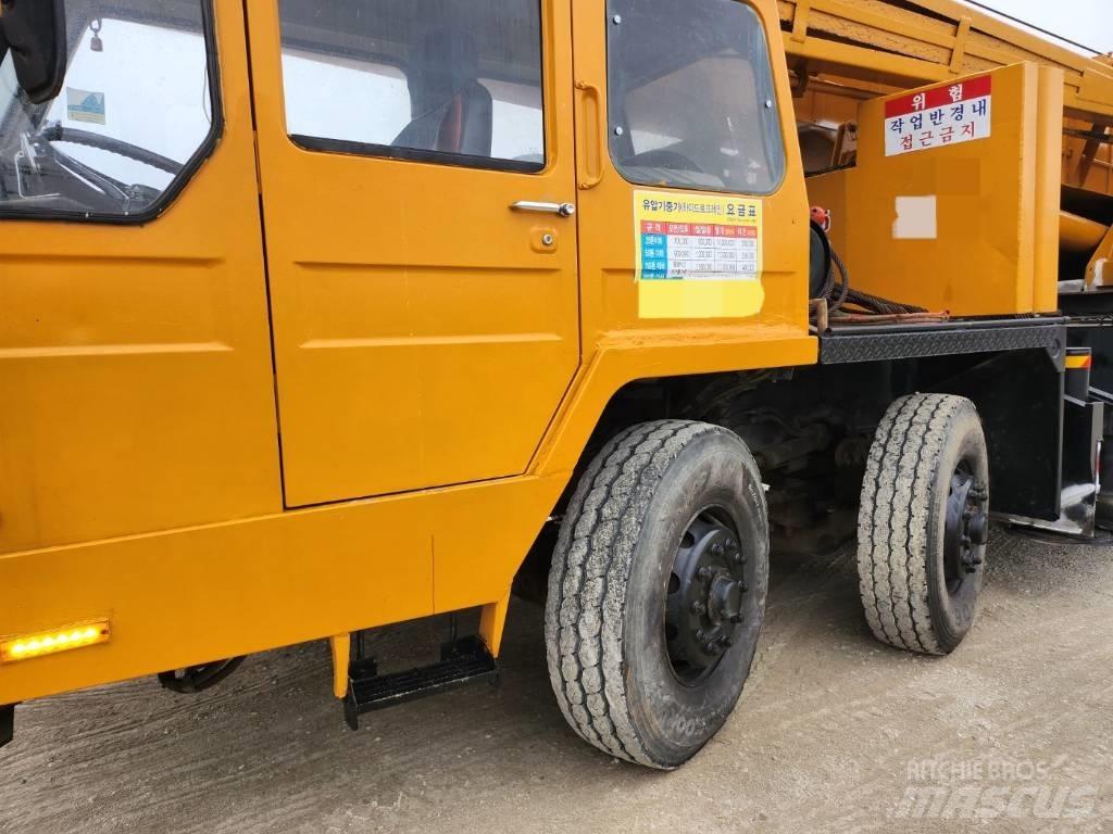 Hyundai HC 50 Żurawie szosowo-terenowe