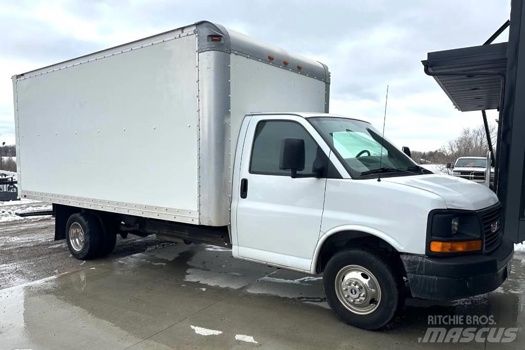 GMC Savana G3500 Samochody ciężarowe ze skrzynią zamkniętą