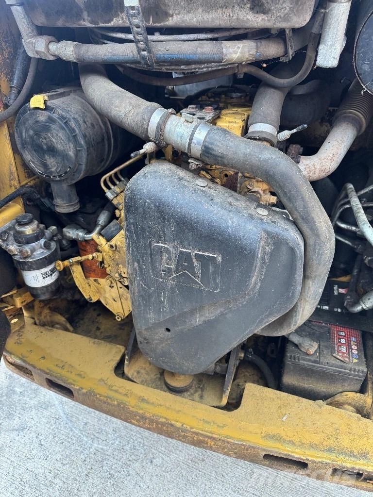 CAT 216 B 3 Ładowarki burtowe