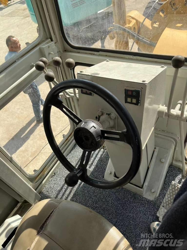 CAT 140 K Równiarki