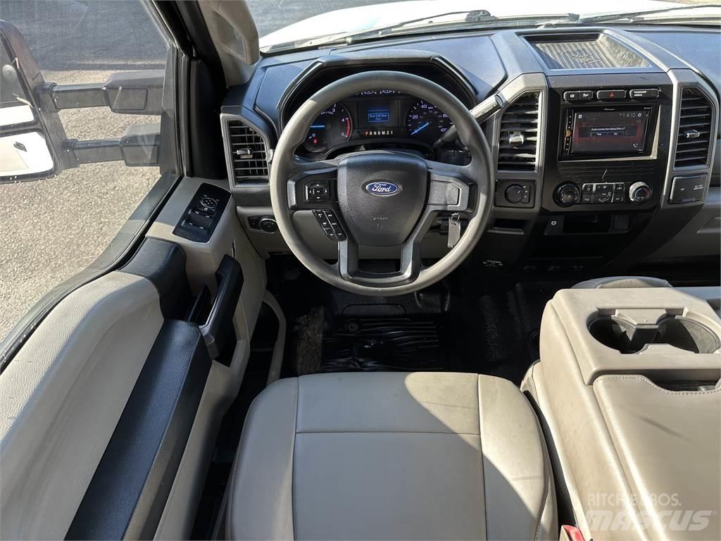 Ford F550 Pojazdy komunalne