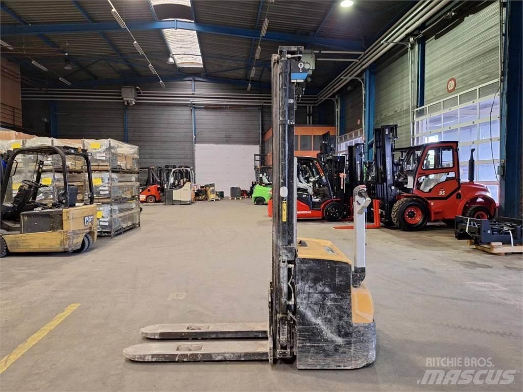 CAT NSP16N2 Wózki widłowe unoszące z dyszlem