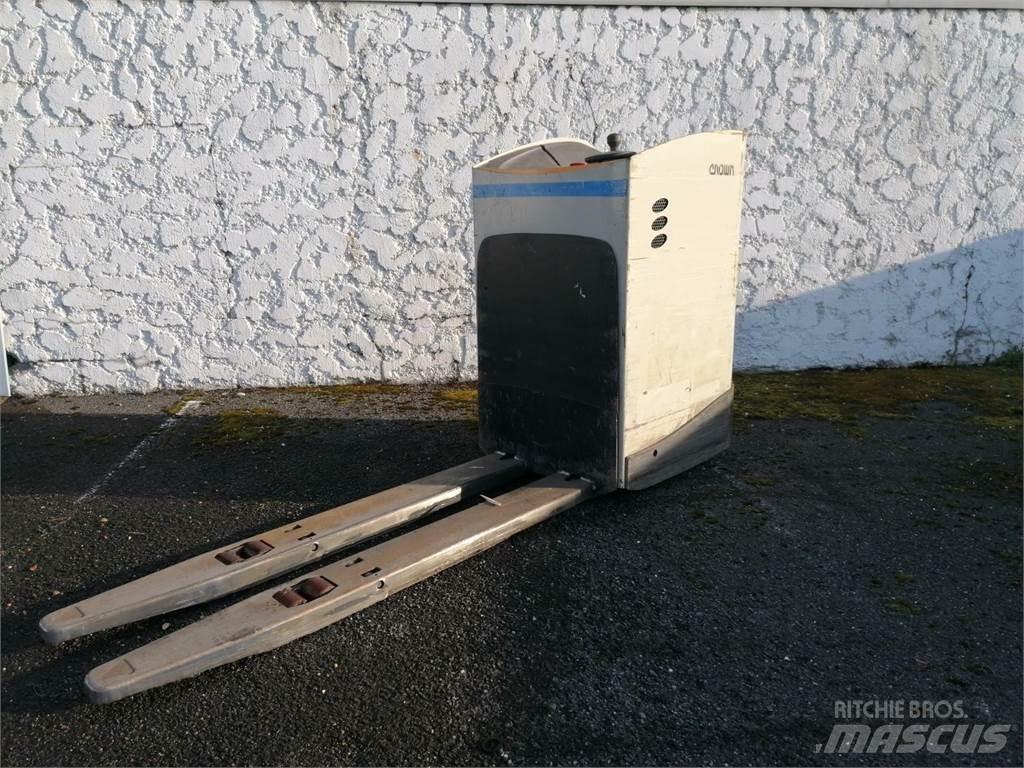 Crown RT4000 Samojezdne maszyny do załadunku