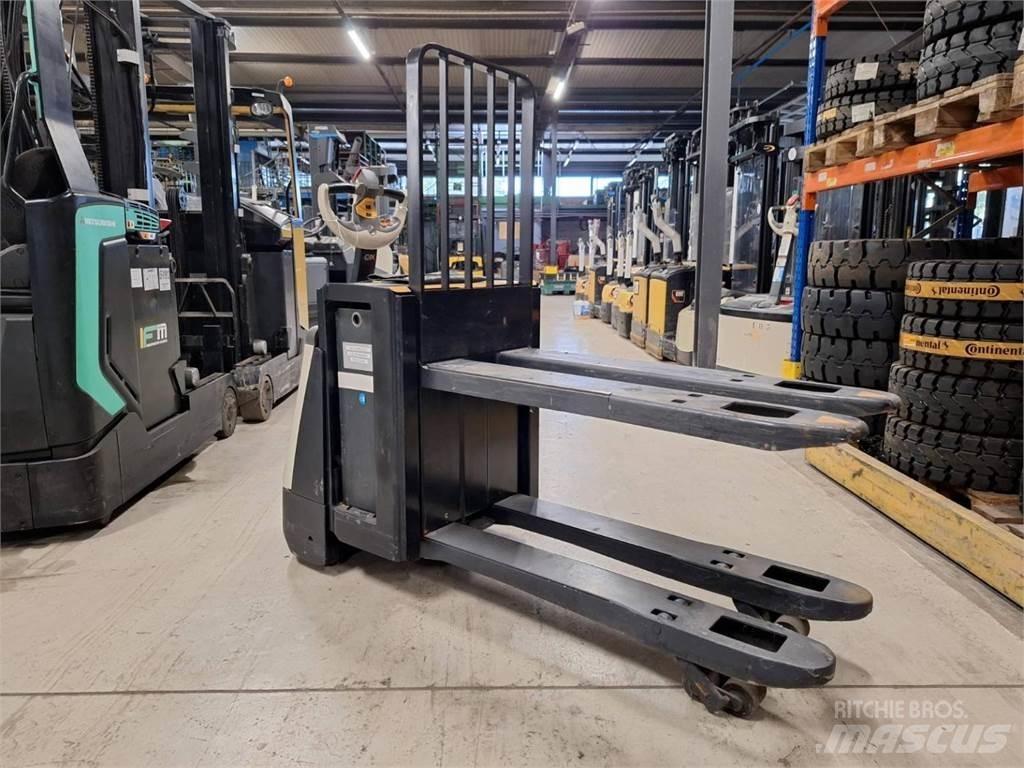 Crown WP3080 Wózki widłowe unoszące z dyszlem