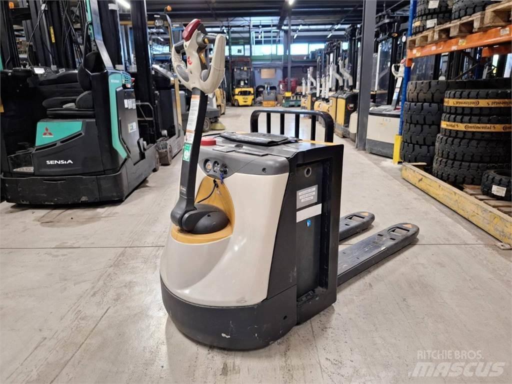 Crown WP3080 Wózki widłowe unoszące z dyszlem