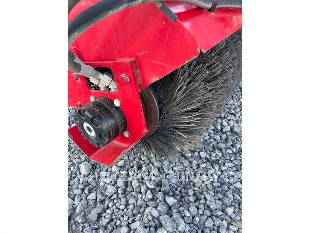 Broce BROOM 3 Zamiatarki - Zgarniarki - Odśnieżarki