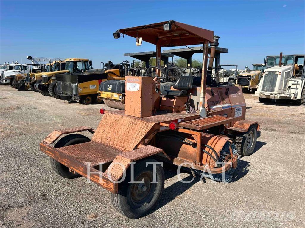 Broce RJ350 Zamiatarki - Zgarniarki - Odśnieżarki