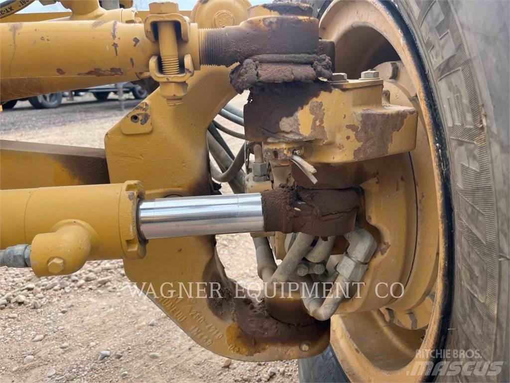 CAT 120M AWD Równiarki