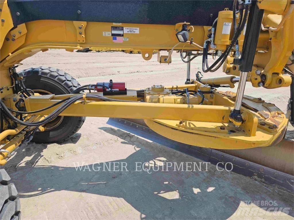 CAT 120M2AWD Równiarki